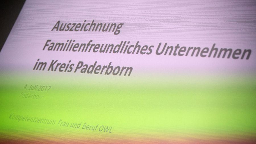 Auszeichnung Familienfreundliches Unternehmen im Kreis Paderborn (© Foto:Oliver Krato) Auszeichnung Familienfreundliches Unternehmen im Kreis Paderborn (© Foto:Oliver Krato)
